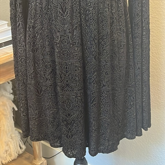 Cupcakes & Cashmere Janna Burnout Velvet Shift w/Split Sleeves Black SZ Small - Picture 5 of 10